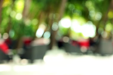 Tatil koltuklu Restoran platformun arka plan bulanık