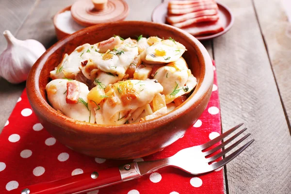 Albóndigas fritas con cebolla y tocino — Foto de Stock