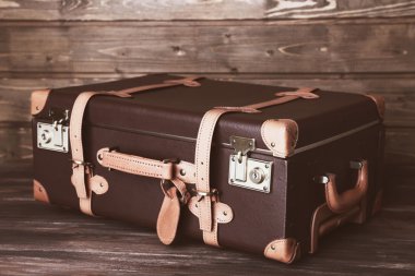 Ahşap arka plan bavula