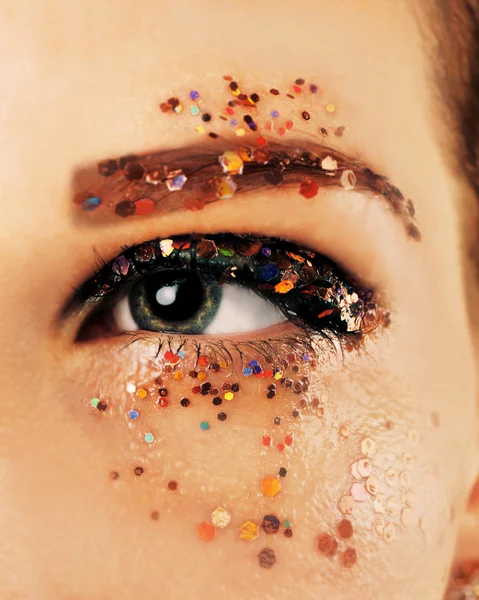 Süslü glitter makyaj, makro görünümü ile kadın göz — Stok fotoğraf
