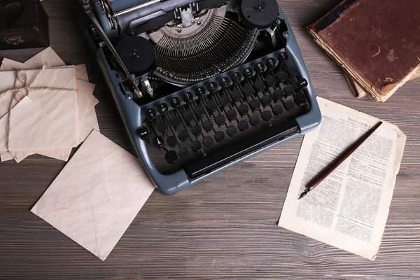 Retro typewriter on wooden background — Stock Photo, Image