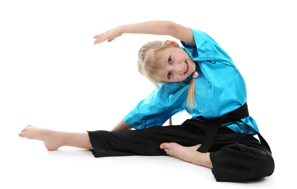 Menina em quimono fazendo exercícios — Fotografia de Stock