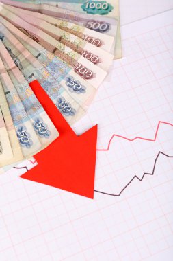 Para ve grafik belgesi üzerinde kırmızı ok kapat