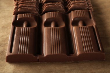 Parşömen, closeup üzerine kıyılmış çikolata