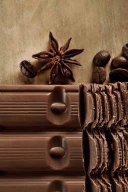 Parşömen, closeup üzerine kıyılmış çikolata