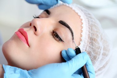 Kalıcı uygulama güzellik uzmanı olun