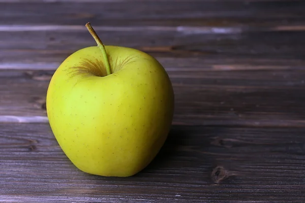 Apple on wooden background — Stock Photo, Image