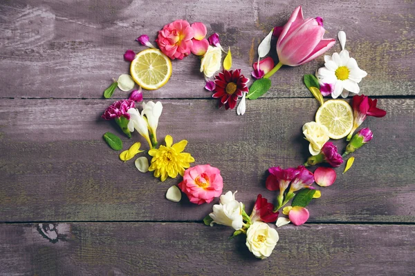 Heart of beautiful flowers — Stock Photo, Image