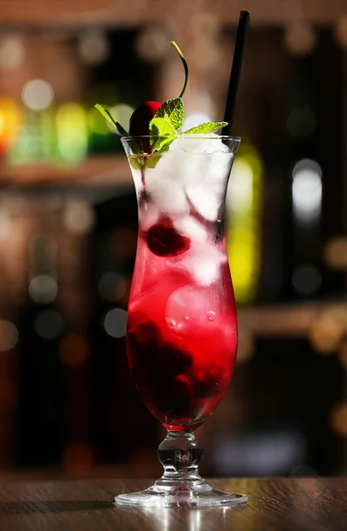 Glas cocktailbar op achtergrond — Stockfoto