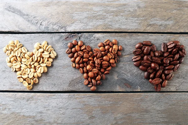 Granos de café en forma de corazones —  Fotos de Stock