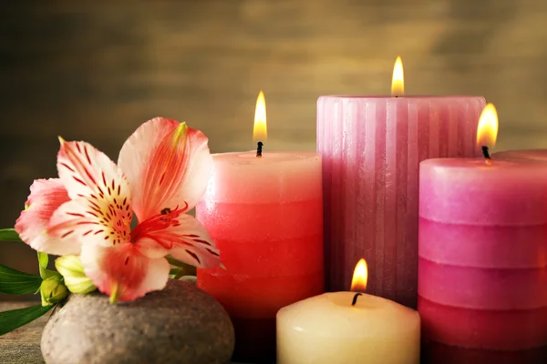 Candles with alstroemeria close up — Stock Photo, Image