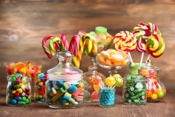 Színes cukorkák üvegben — Stock Fotó