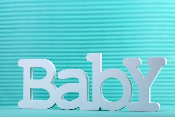 Palabra bebé sobre fondo azul — Foto de Stock
