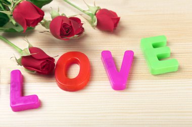 Kelime aşk ile güzel güller