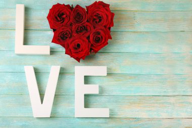 Kelime aşk ile güzel güller