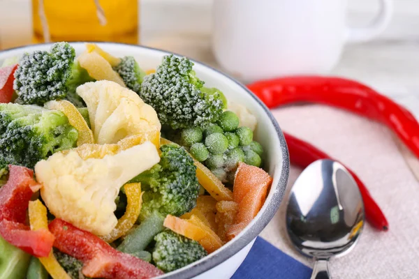 Verduras congeladas en servilleta —  Fotos de Stock