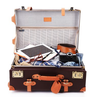 Ambalaj bavul üzerinde beyaz izole seyahat için