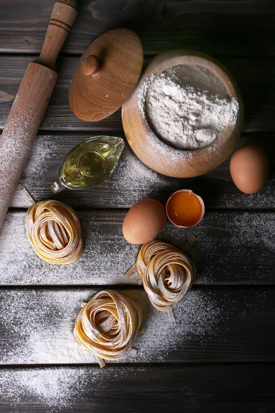 Rohe hausgemachte Nudeln — Stockfoto