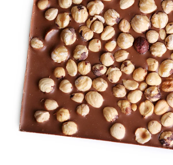 Barra de chocolate con leche y avellanas aisladas en blanco —  Fotos de Stock