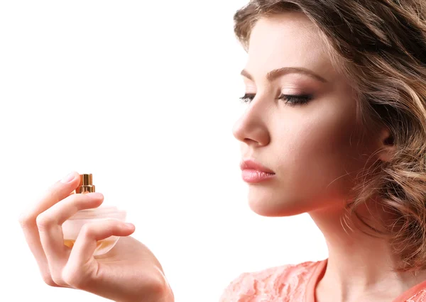 Mulher bonita com frasco de perfume isolado em branco — Fotografia de Stock