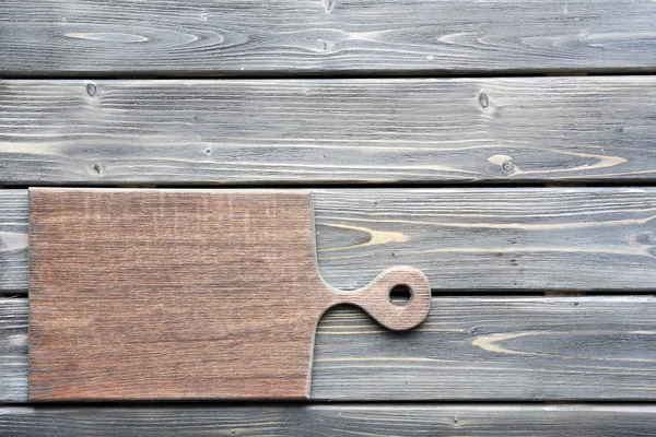 Tabla de cortar sobre fondo de madera —  Fotos de Stock