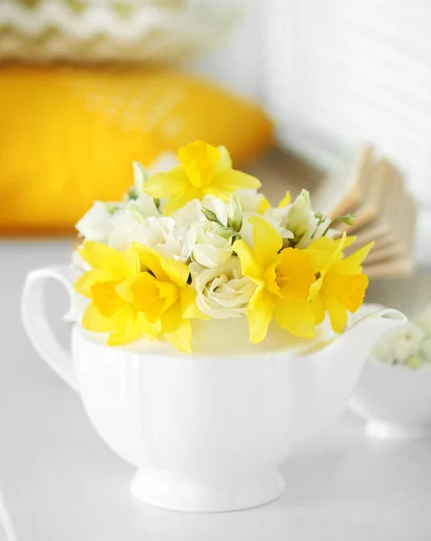 Bellissimo bouquet di narcisi gialli — Foto Stock