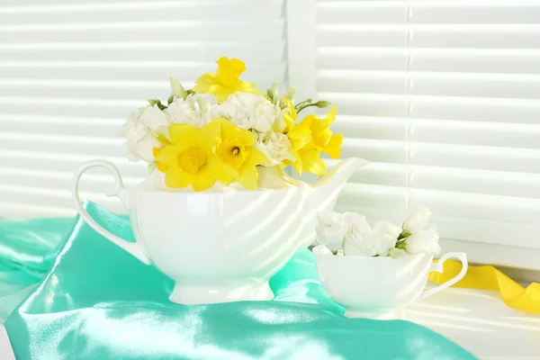 Krásnou kytici žlutých narcisů — Stock fotografie