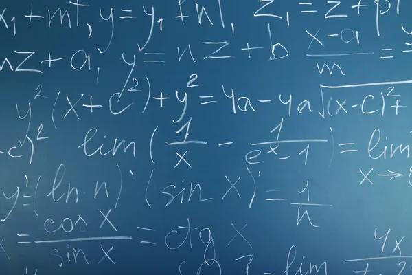 Maths formulas on chalkboard — Stock Photo, Image