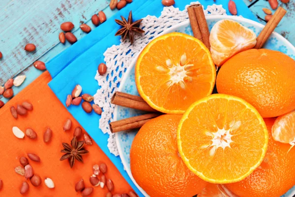 Tangerinas de laranja, amendoins e canela — Fotografia de Stock