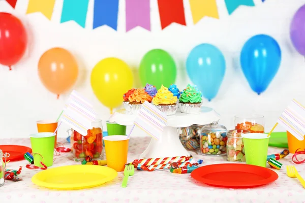 Prepared birthday table with sweets for children party — Stock Photo, Image