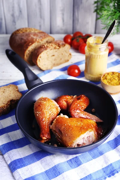 Smoked chicken with vegetables and mustard on pan on table close up — Stock Photo, Image