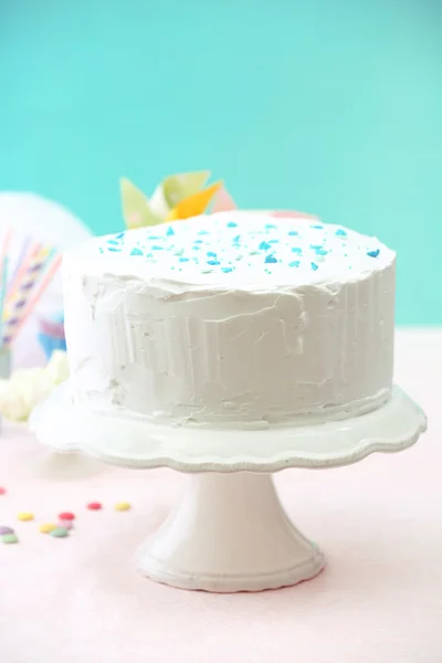 Birthday decorated cake on color background — Stock Photo, Image