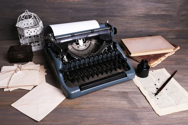 Retro typewriter on wooden background — Stock Photo, Image