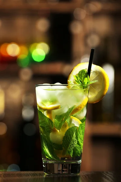 Glass of cocktail in bar on bright blurred background — Stock Photo, Image
