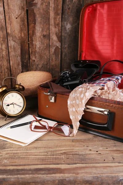 Packing suitcase for trip — Stock Photo, Image