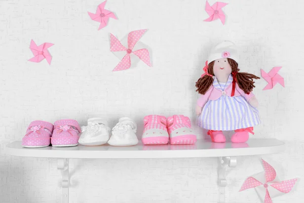 Accessori per bambini sugli scaffali — Foto Stock