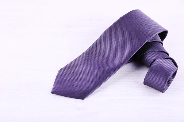 Elegancia nyakkendő a fából készült asztal háttere — Stock Fotó
