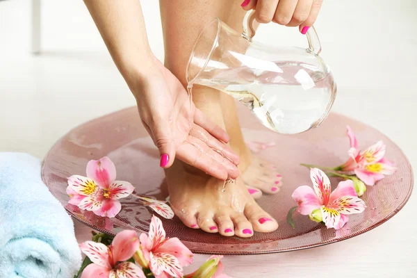 Woman washing beautiful legs — Stock Photo, Image