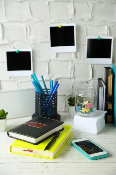 Elegante lugar de trabajo en casa —  Fotos de Stock