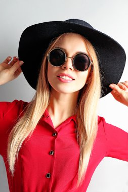 Kırmızı elbise modeli