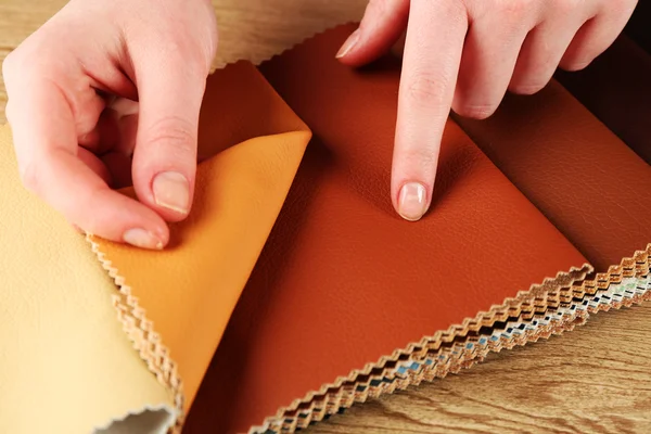 Woman chooses scraps of colored tissue on table close up — Stock Photo, Image