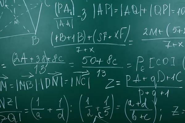 Mathematische Formeln auf Tafelhintergrund — Stockfoto