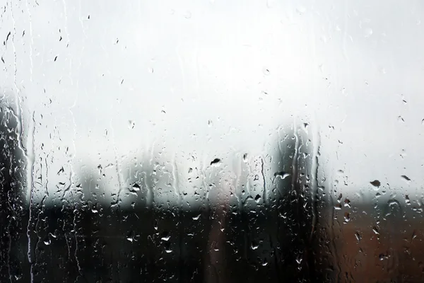 Gotas de lluvia en ventana de vidrio — Foto de Stock