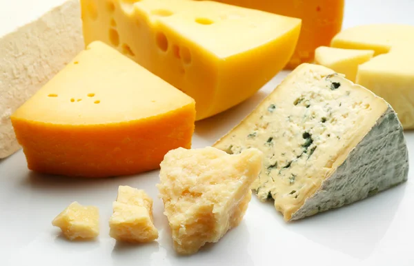 Różne rodzaje sera zbliżenie — Zdjęcie stockowe