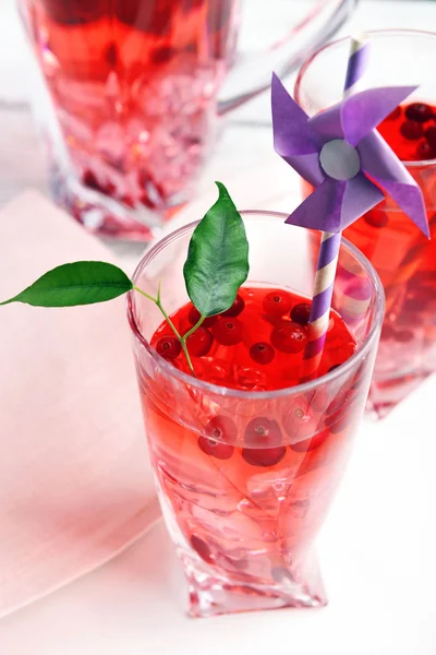 Compote with red currant in glassware on wooden tray, closeup — Stock Photo, Image