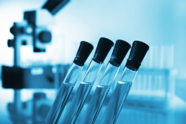 Laboratuvarda test tüpleri