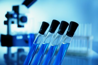 Laboratuvarda test tüpleri