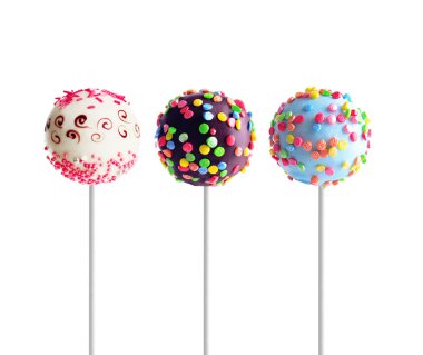 Tatlı pasta üzerinde izole beyaz açılır