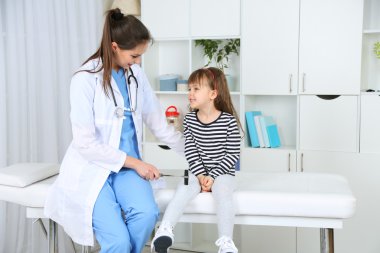 Kadın bitki yeşil incelenmesi