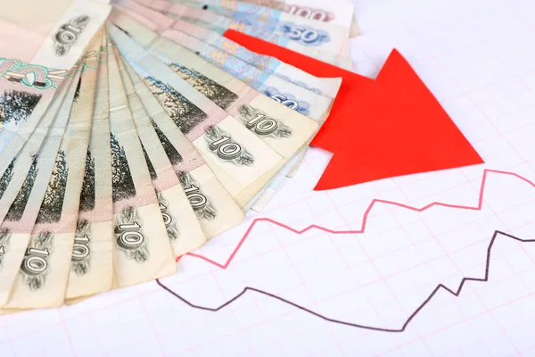 Para ve grafik belgesi üzerinde kırmızı ok kapat